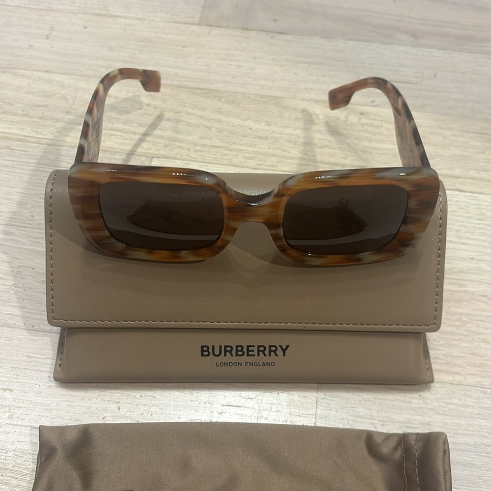 NIB Burberry BE4327 Delilah Sunglasses in Brown - Picture 2 of 9